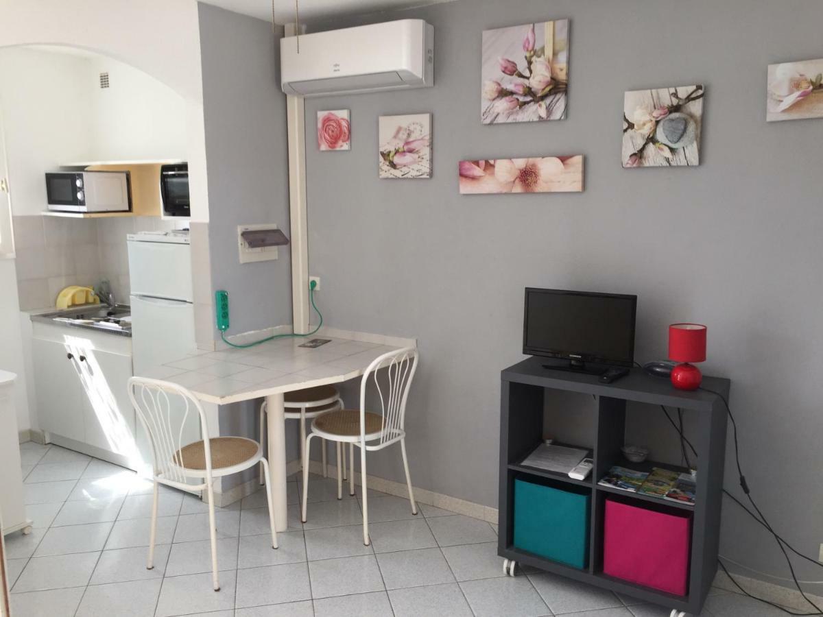 Residence Les Muriers Allegre Les Fumades Quarto foto